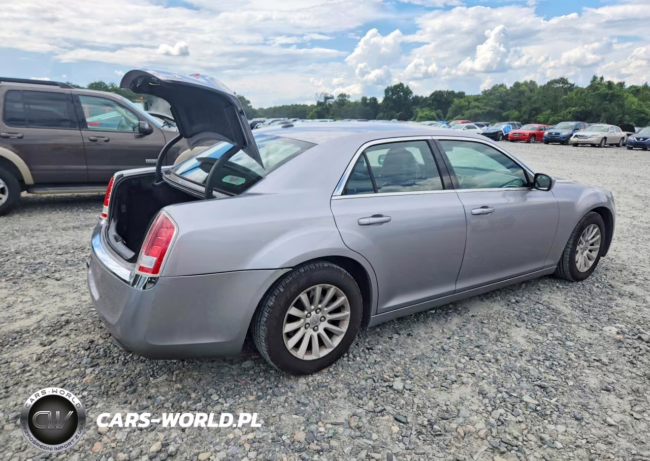 2013 Chrysler 300 VIN:2C3CCAAG2DH626953 - 3