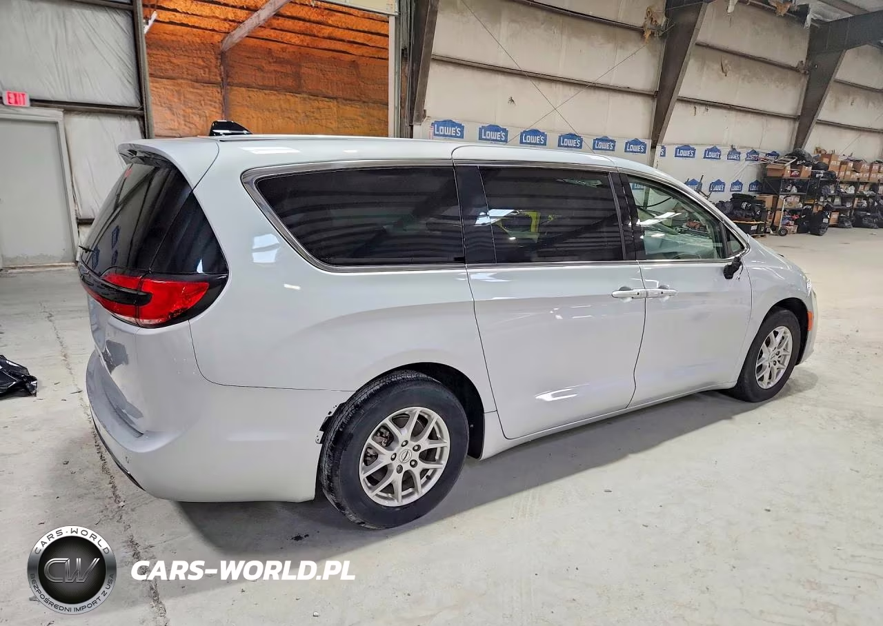 2024 Chrysler Pacifica Touring L VIN:2C4RC1BG1RR143492 - 3
