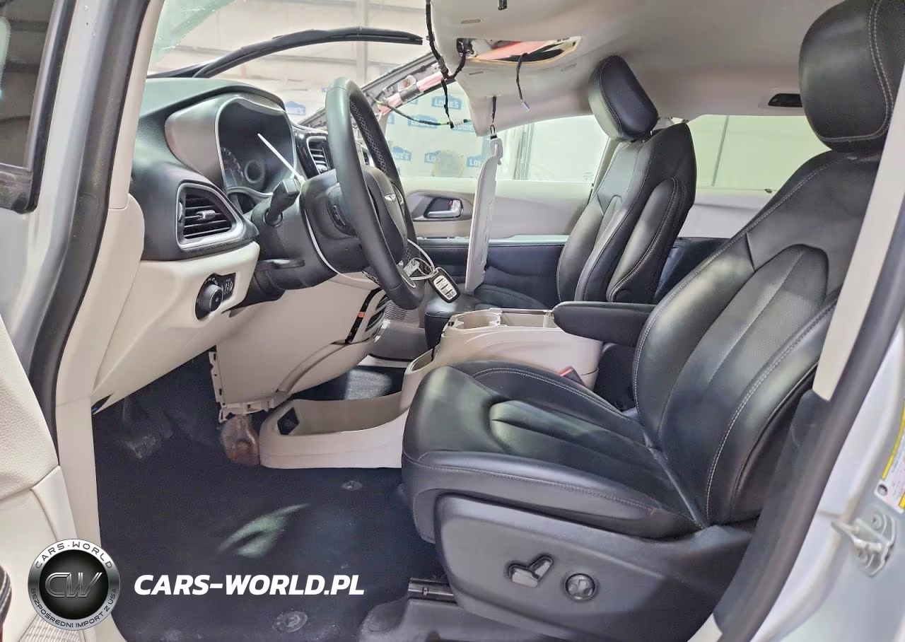 2024 Chrysler Pacifica Touring L VIN:2C4RC1BG1RR143492 - 7