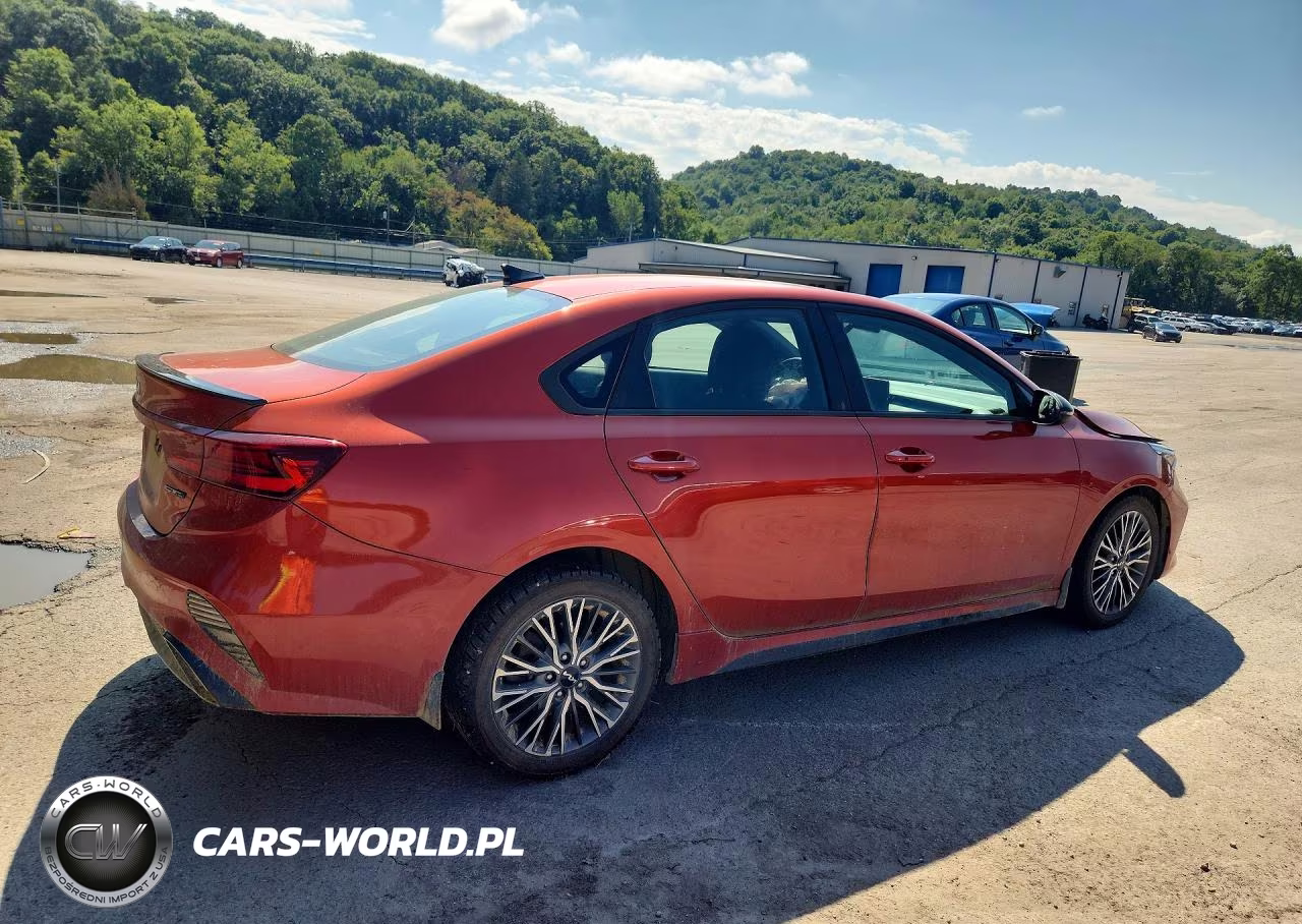 2023 Kia Forte Gt Line VIN:3KPF54AD6PE584703 - 3