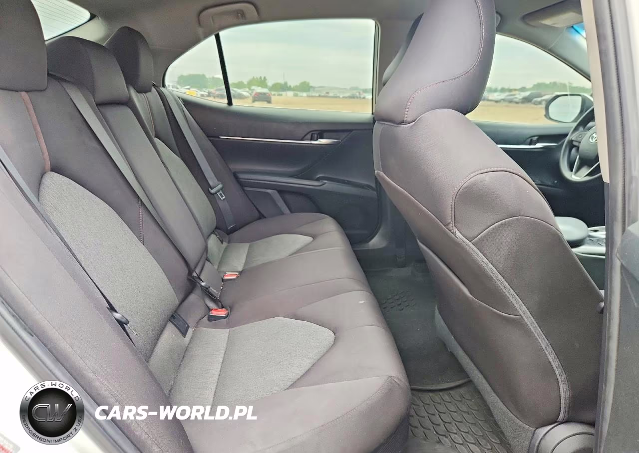2018 Toyota Camry Le VIN:4T1B31HKXJU502760 - 10
