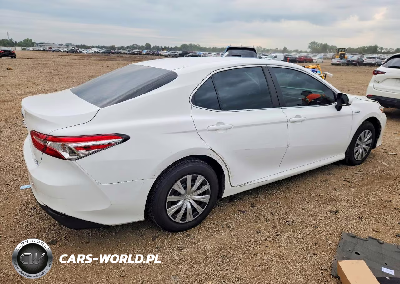 2018 Toyota Camry Le VIN:4T1B31HKXJU502760 - 3