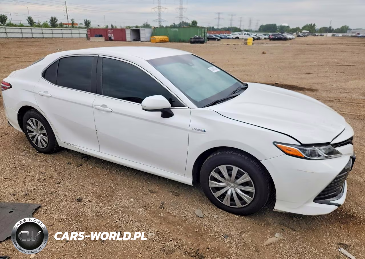 2018 Toyota Camry Le VIN:4T1B31HKXJU502760 - 4