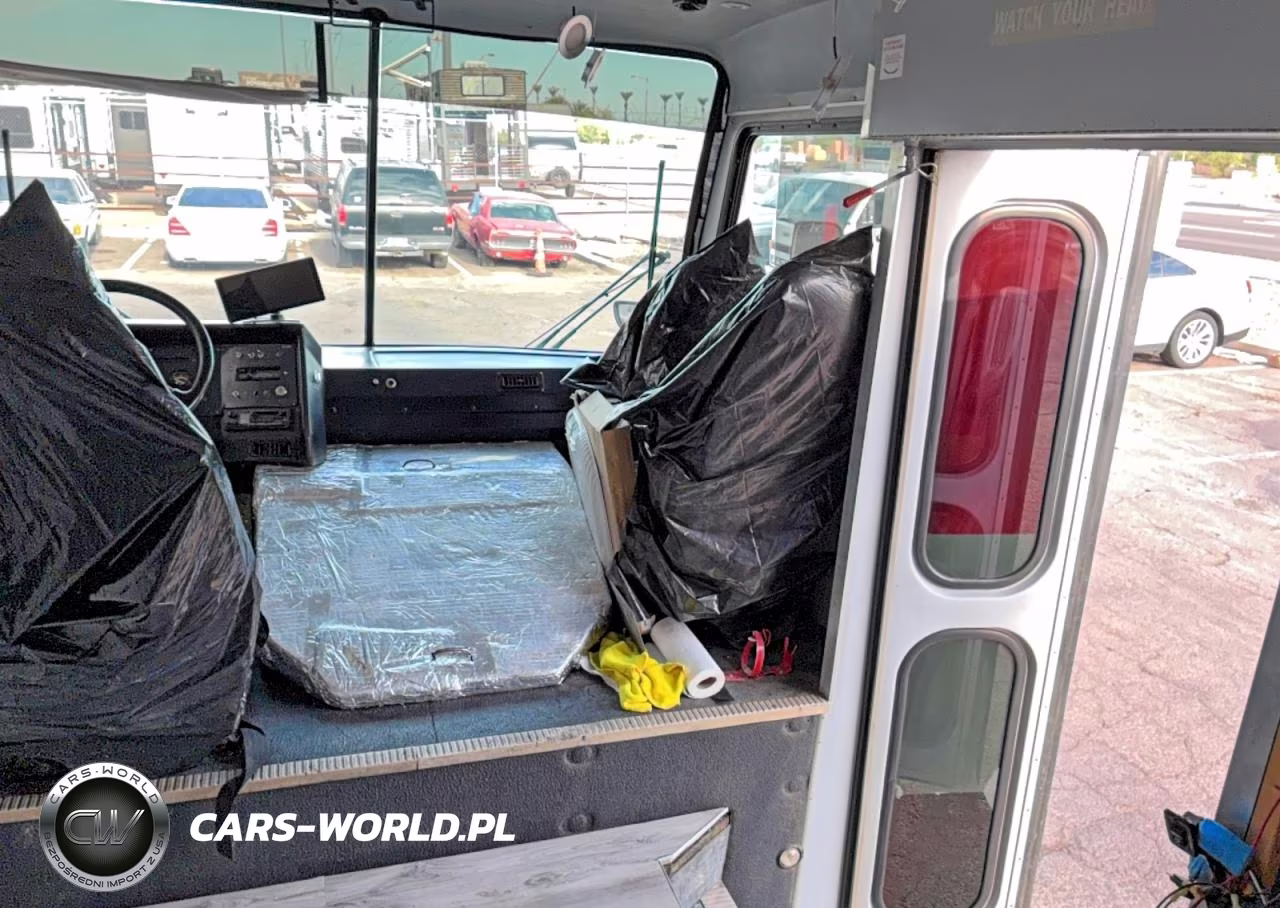 1995 Freightliner Chassis M Line Shuttle Bus VIN:4UZK57M2XS2109020 - 5