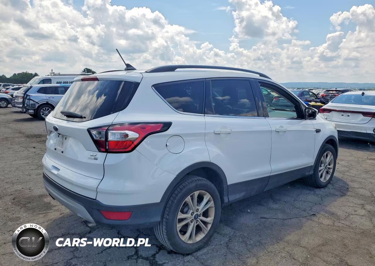 2018 Ford Escape Se VIN:1FMCU9GD3JUB34053 - 3