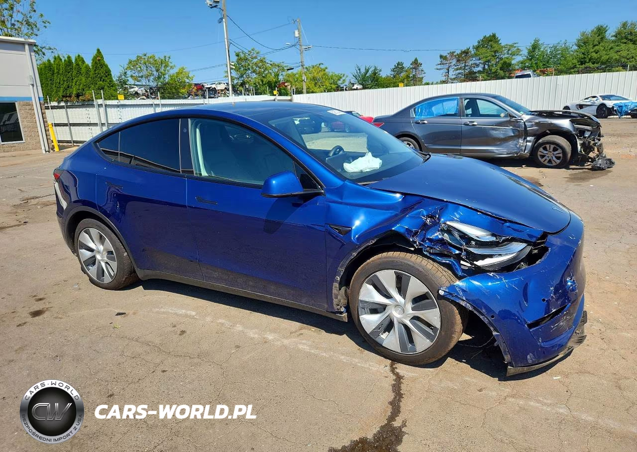 2022 Tesla Model Y VIN:7SAYGDEE0NF401814 - 4