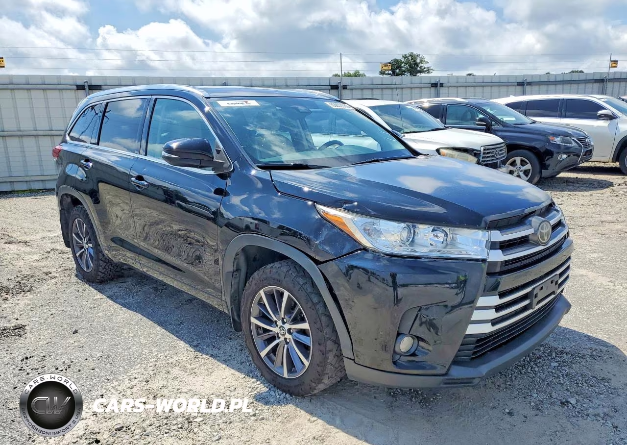 2018 Toyota Highlander Xle VIN:5TDJZRFH7JS531609 - 4