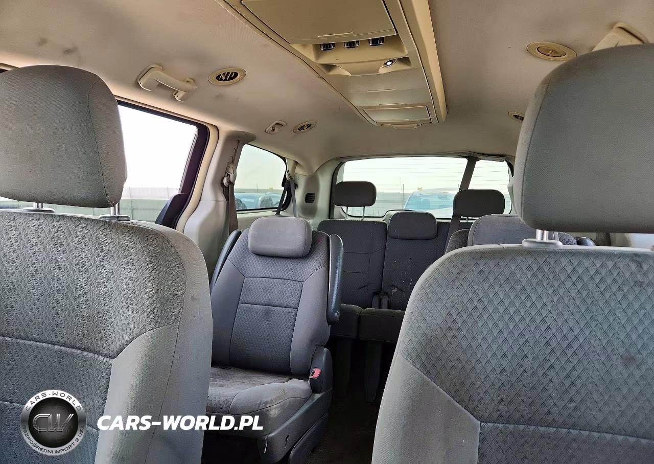 2010 Chrysler Town & Country Touring VIN:2A4RR5D19AR348071 - 10