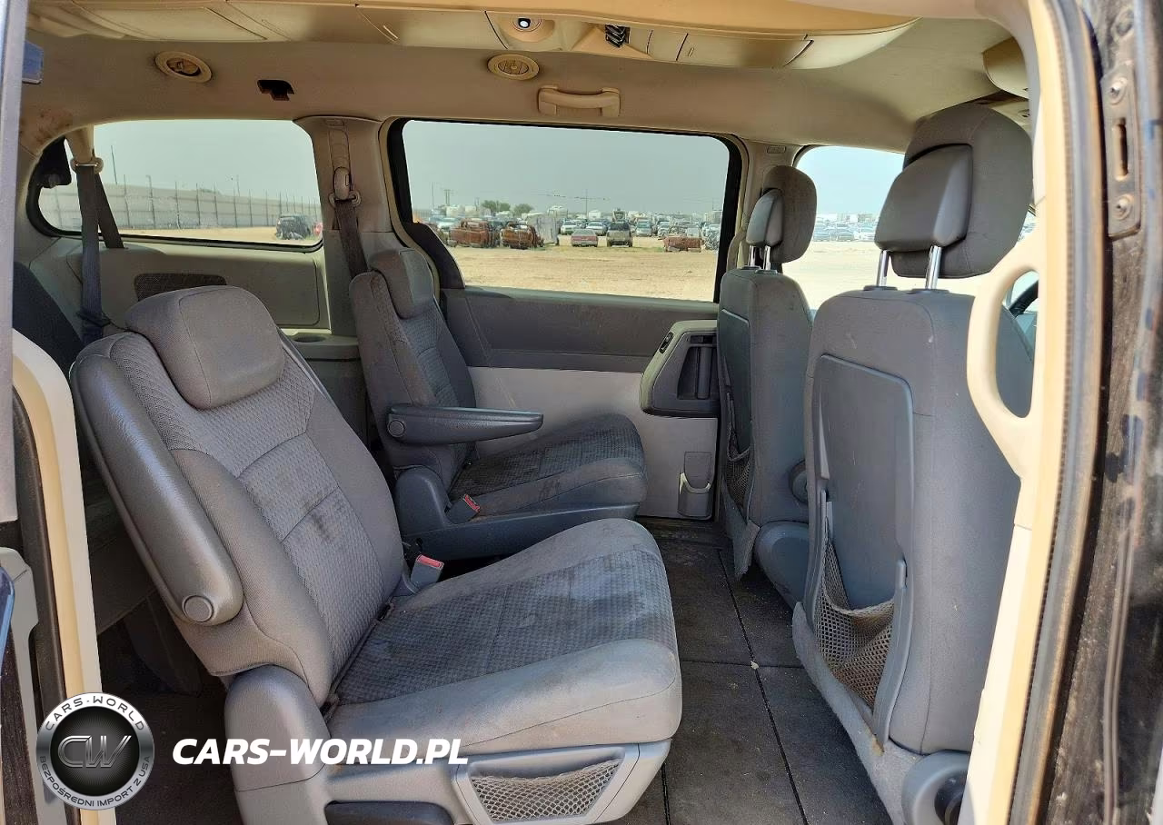 2010 Chrysler Town & Country Touring VIN:2A4RR5D19AR348071 - 11