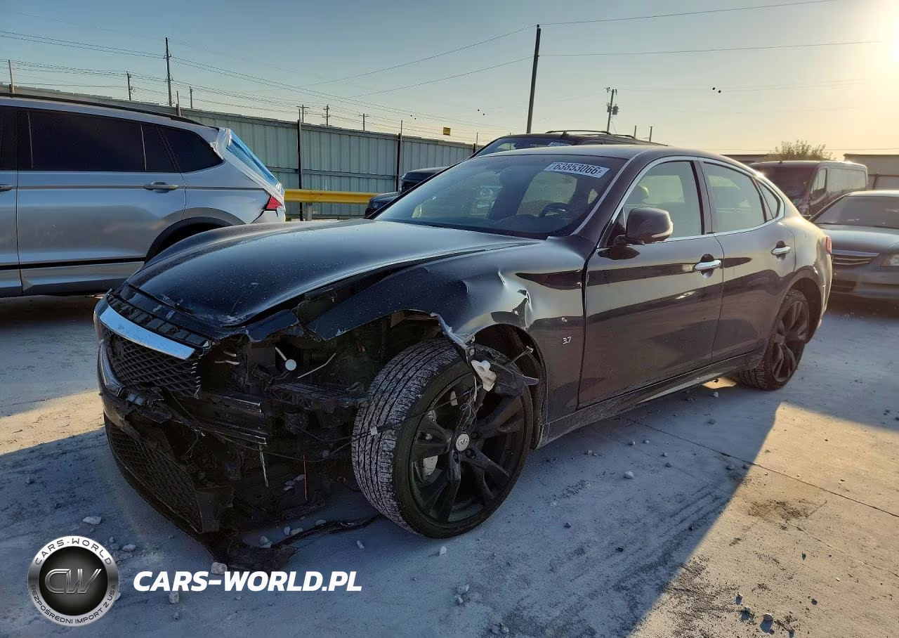 2015 Infiniti Q70 3.7