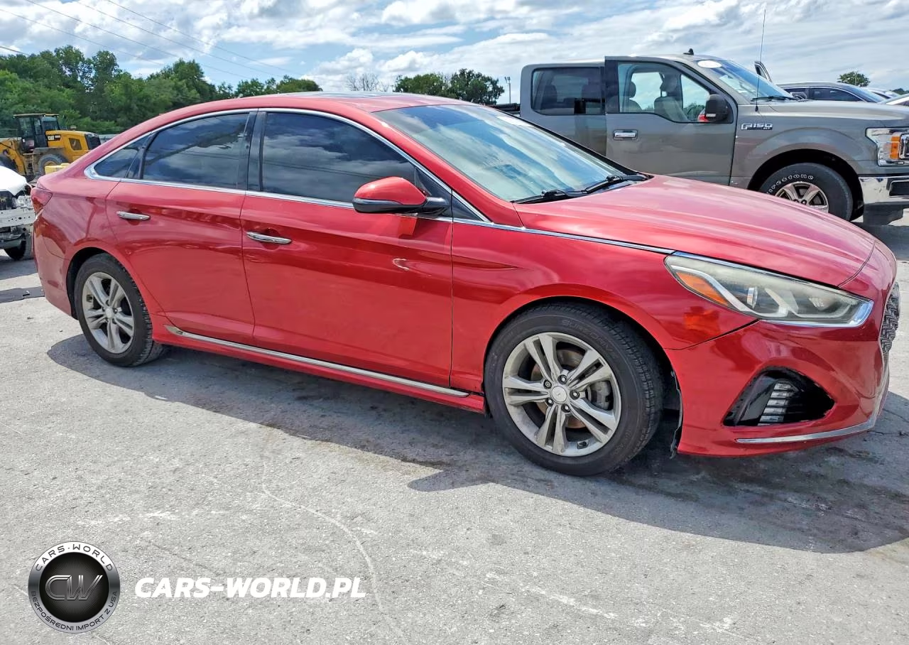 2018 Hyundai Sonata Sport VIN:5NPE34AF8JH628674 - 4