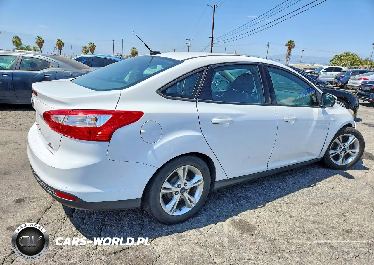 2014 Ford Focus Se VIN:1FADP3F23EL299230 - 3