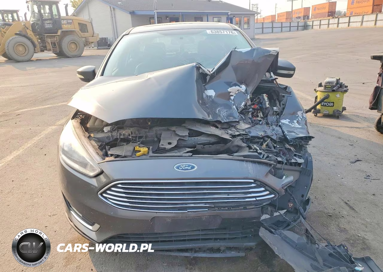 2017 Ford Focus Titanium VIN:1FADP3N25HL264856 - 5