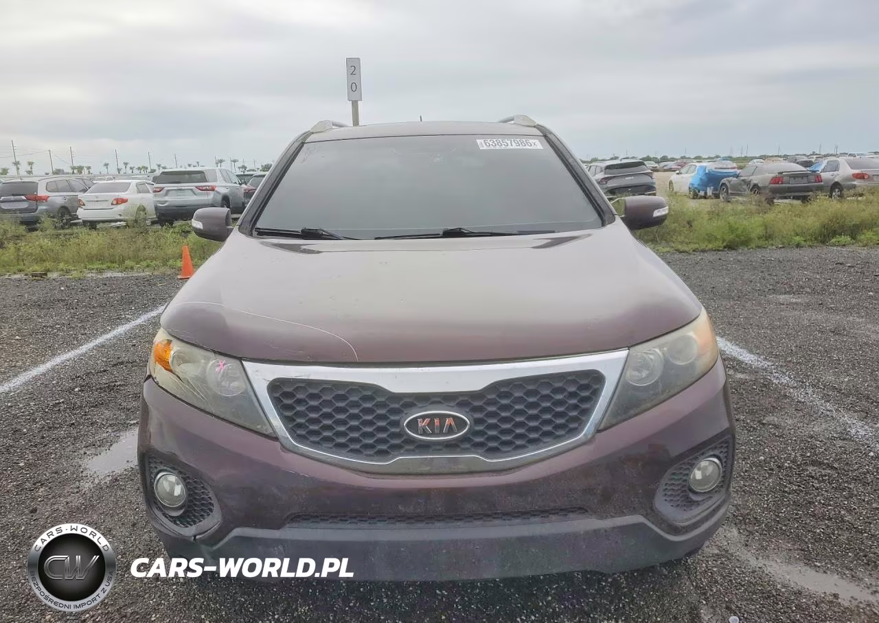 2012 Kia Sorento Lx VIN:5XYKTCA62CG250827 - 5
