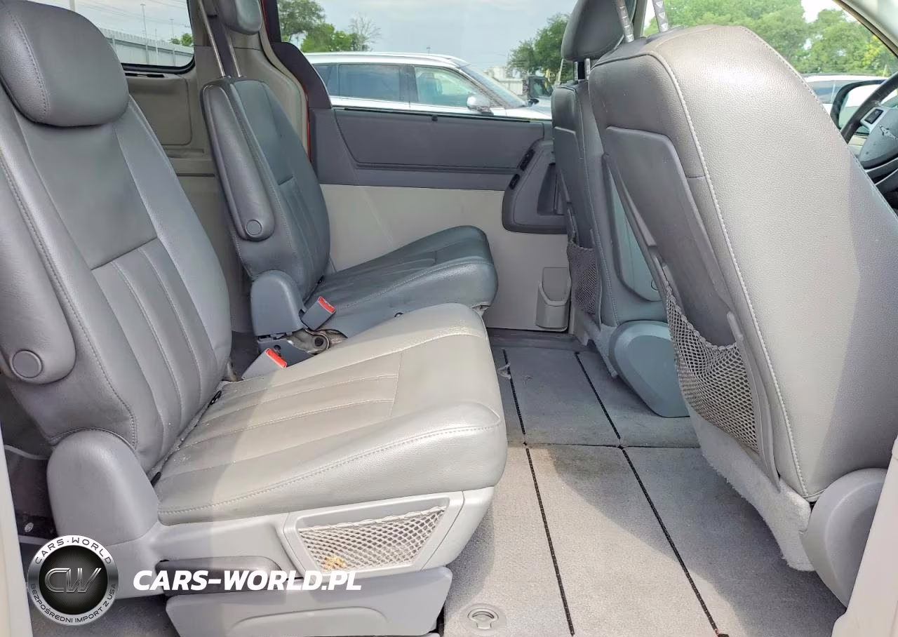 2010 Chrysler Town & Country Touring VIN:2A4RR5D10AR110030 - 11