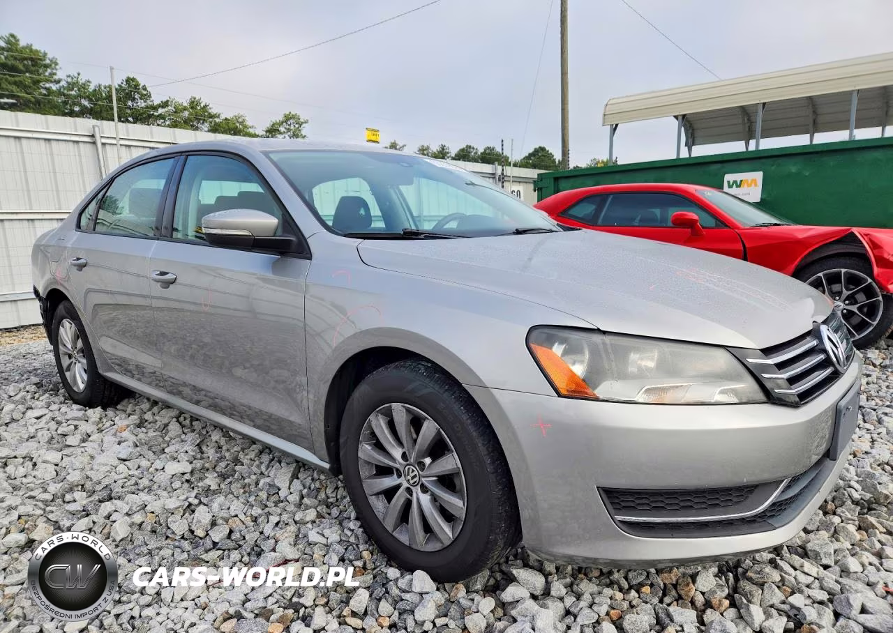 2013 Volkswagen Passat S VIN:1VWAH7A35DC110249 - 4