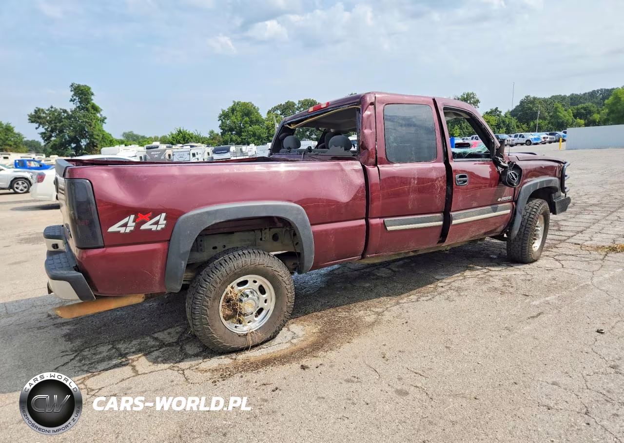 2003 Chevrolet Silverado K2500 Heavy Duty VIN:1GCHK29U53E210826 - 3