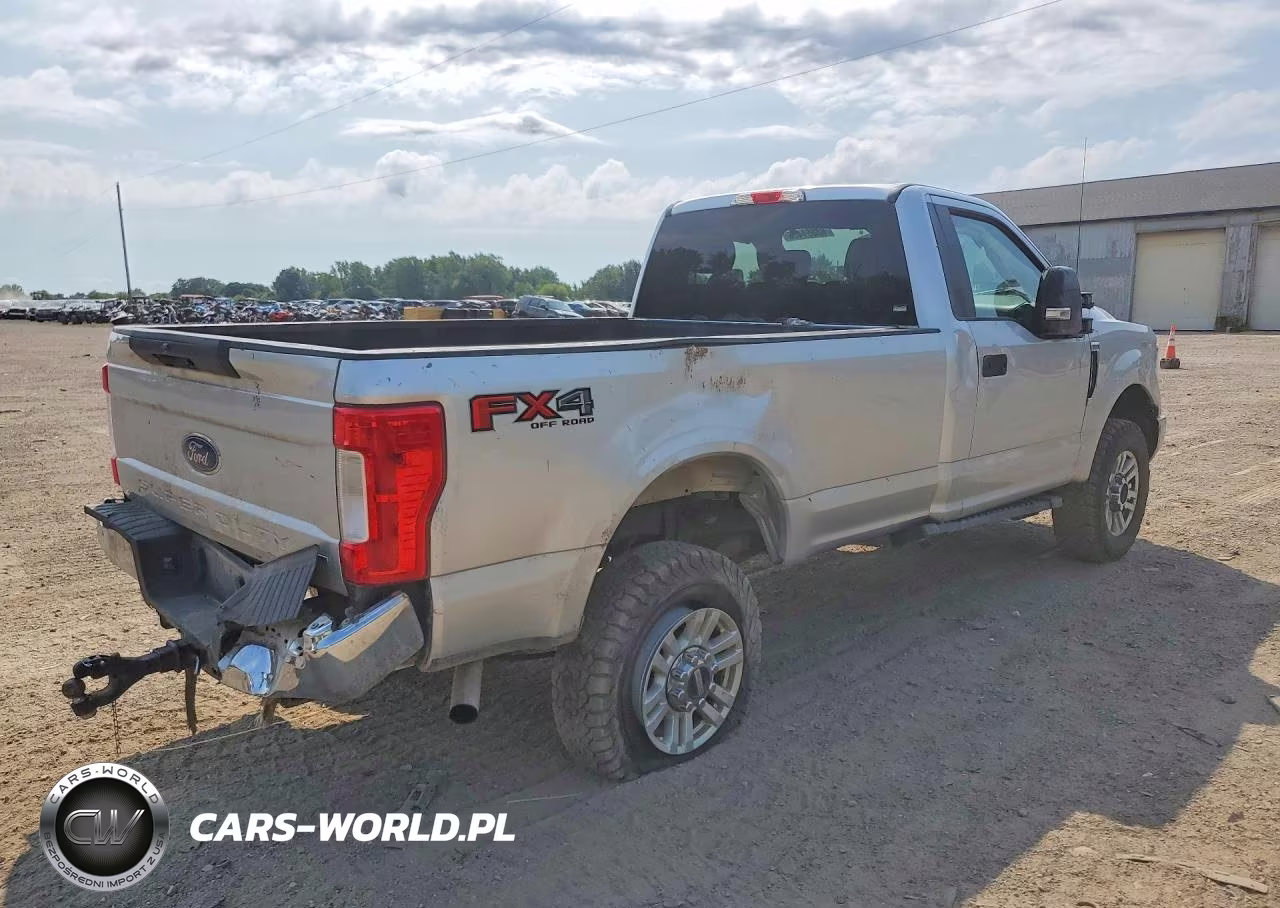 2018 Ford F250 Super Duty VIN:1FTBF2B6XJEC71978 - 3