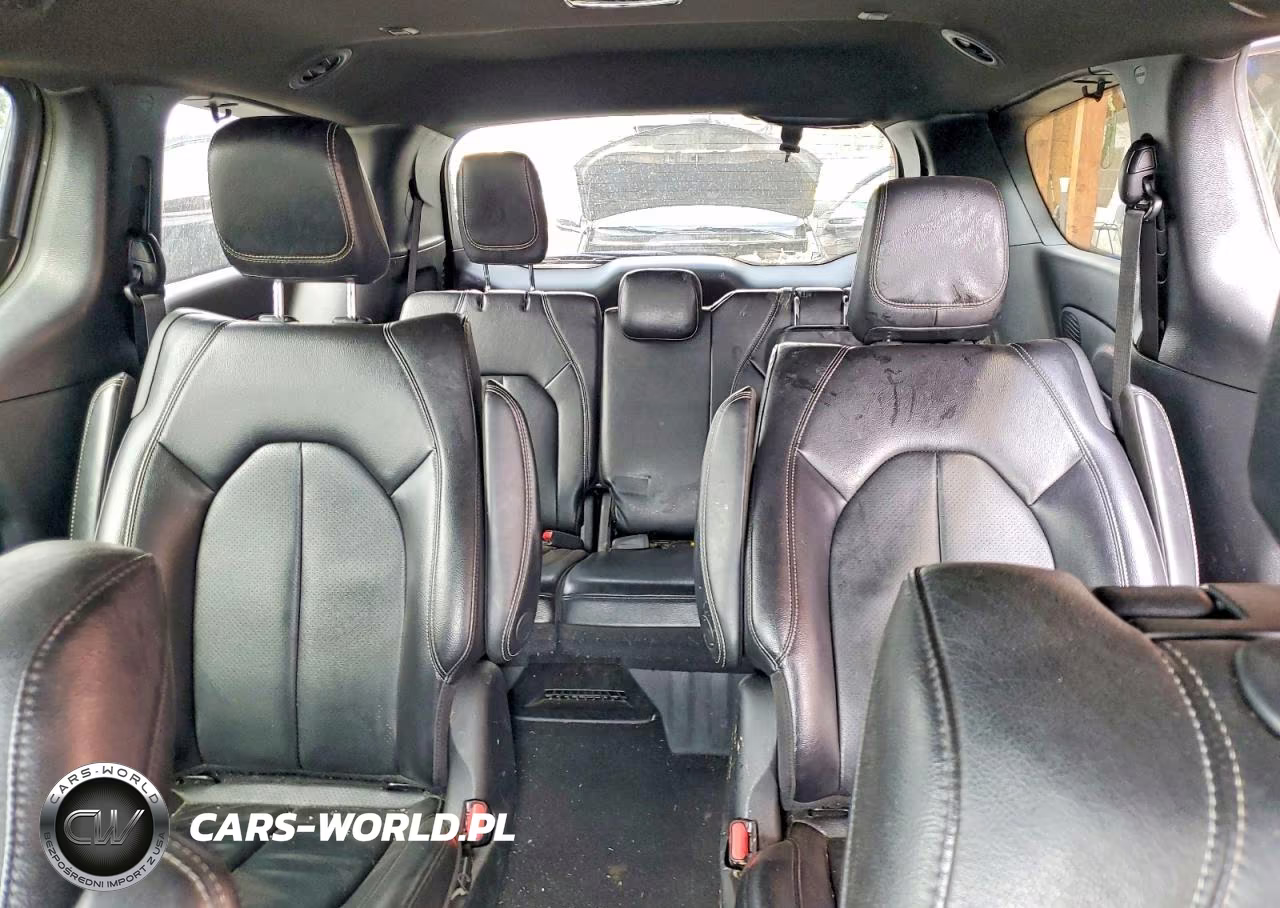 2022 Chrysler Pacifica Hybrid Touring L VIN:2C4RC1L73NR183517 - 10