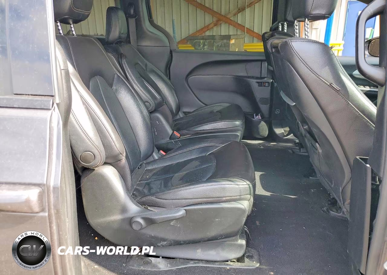 2022 Chrysler Pacifica Hybrid Touring L VIN:2C4RC1L73NR183517 - 11