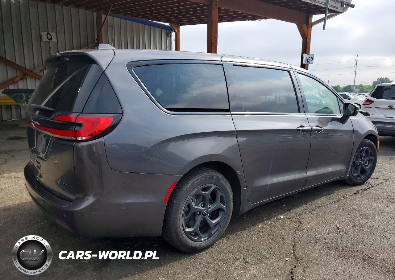 2022 Chrysler Pacifica Hybrid Touring L VIN:2C4RC1L73NR183517 - 3