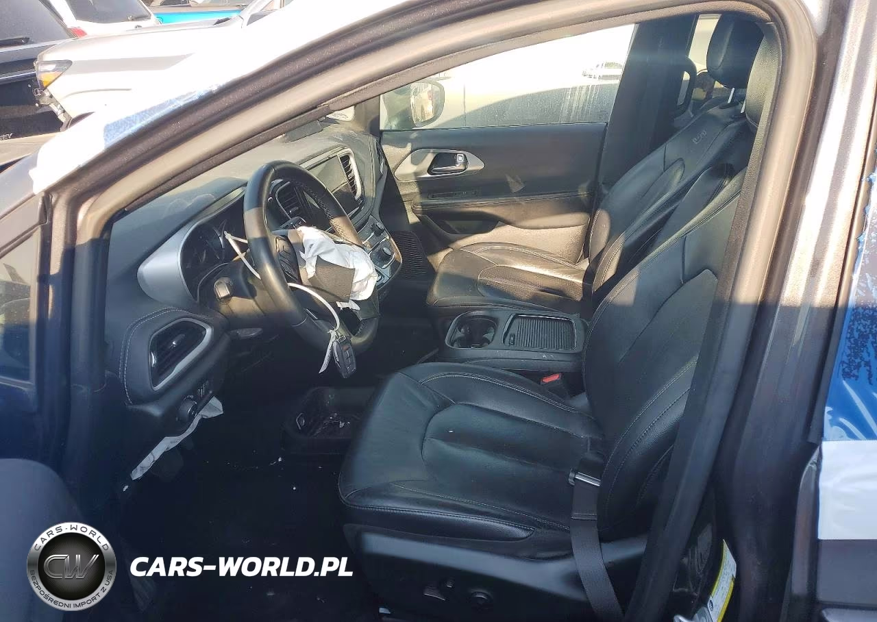 2022 Chrysler Pacifica Hybrid Touring L VIN:2C4RC1L73NR183517 - 7