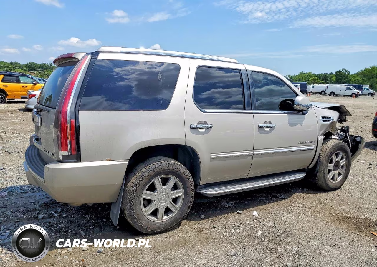 2007 Cadillac Escalade Luxury VIN:1GYFK638X7R426237 - 3