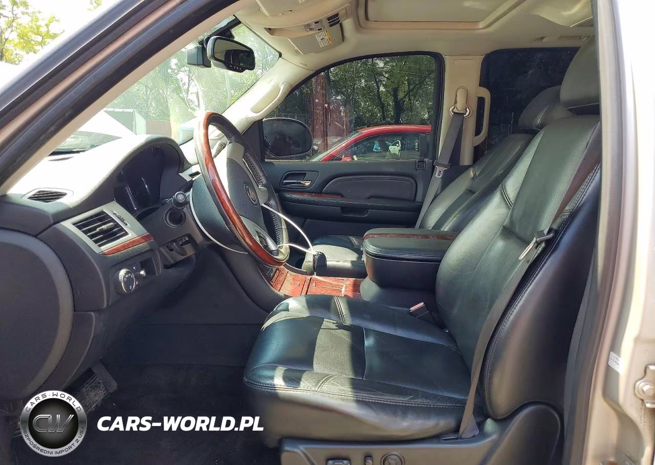 2007 Cadillac Escalade Luxury VIN:1GYFK638X7R426237 - 7