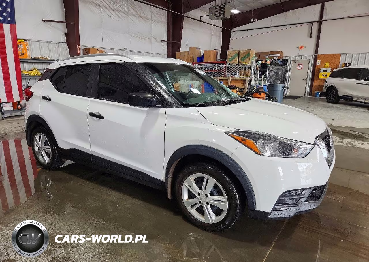 2019 Nissan Kicks S VIN:3N1CP5CU0KL532376 - 4