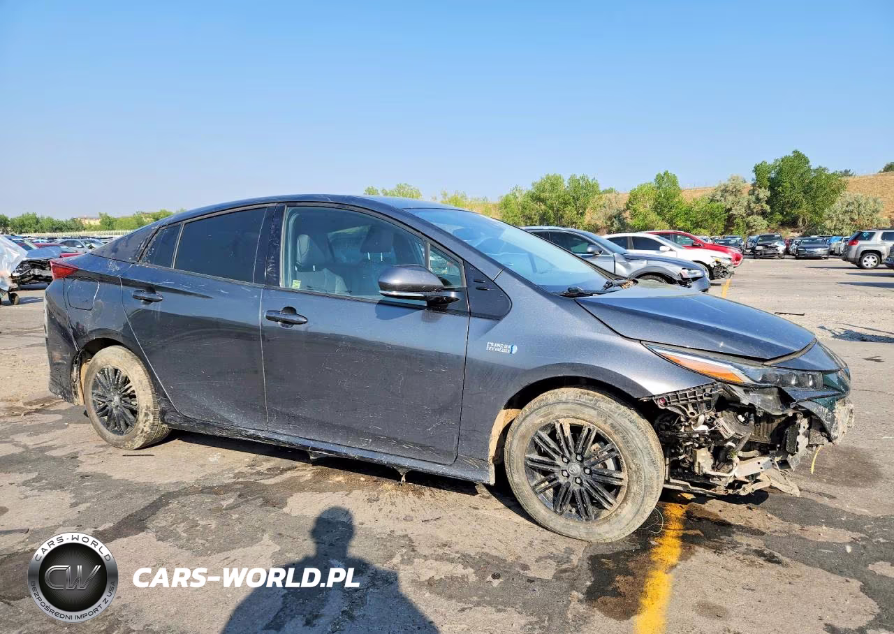 2017 Toyota Prius Prime Premium VIN:JTDKARFP3H3021286 - 4
