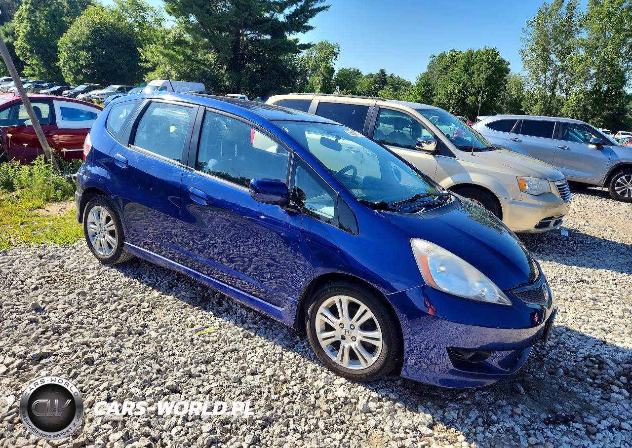2011 Honda Fit Sport VIN:JHMGE8H52BC019146 - 4