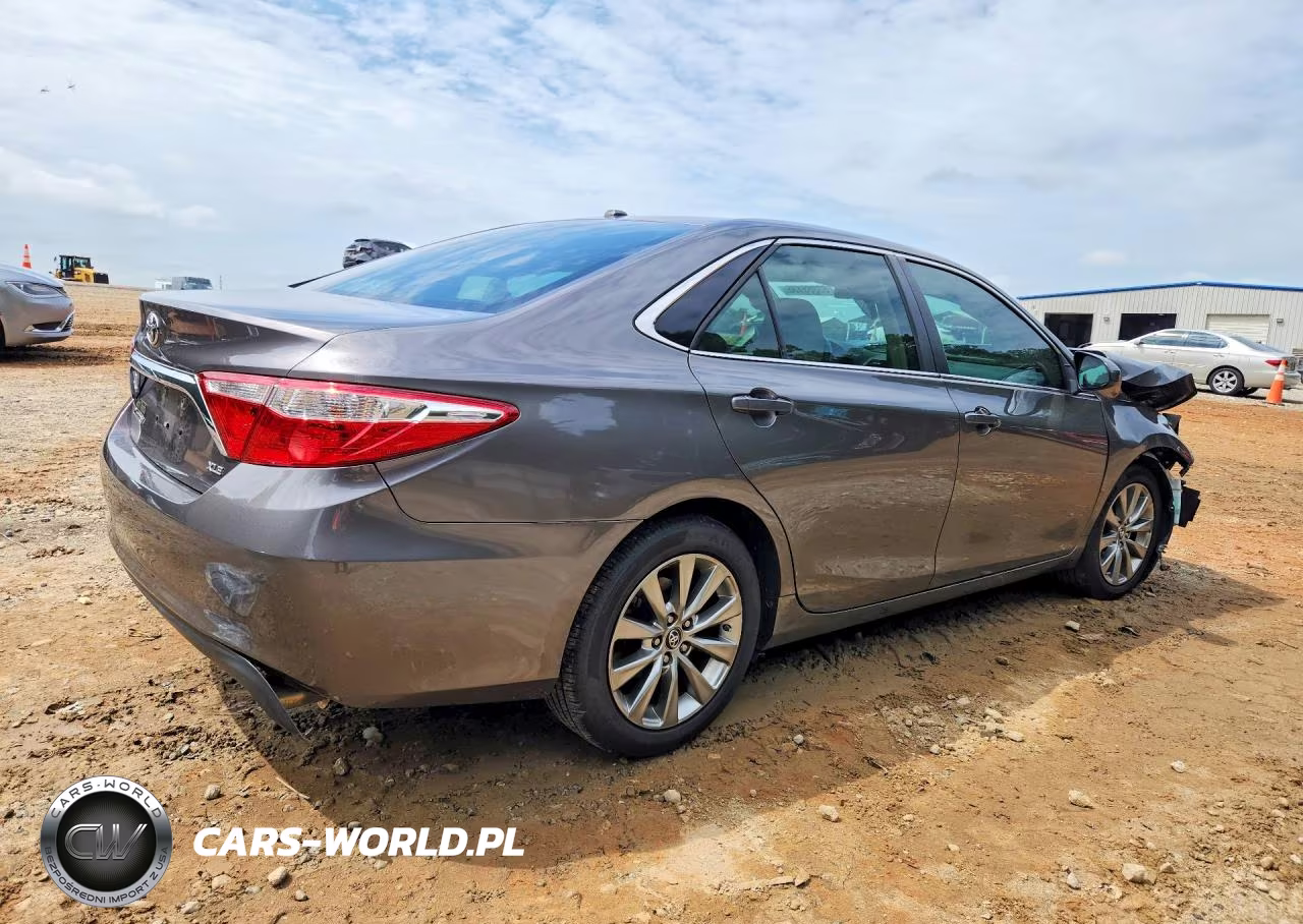 2016 Toyota Camry Xle VIN:4T1BF1FK7GU572414 - 3