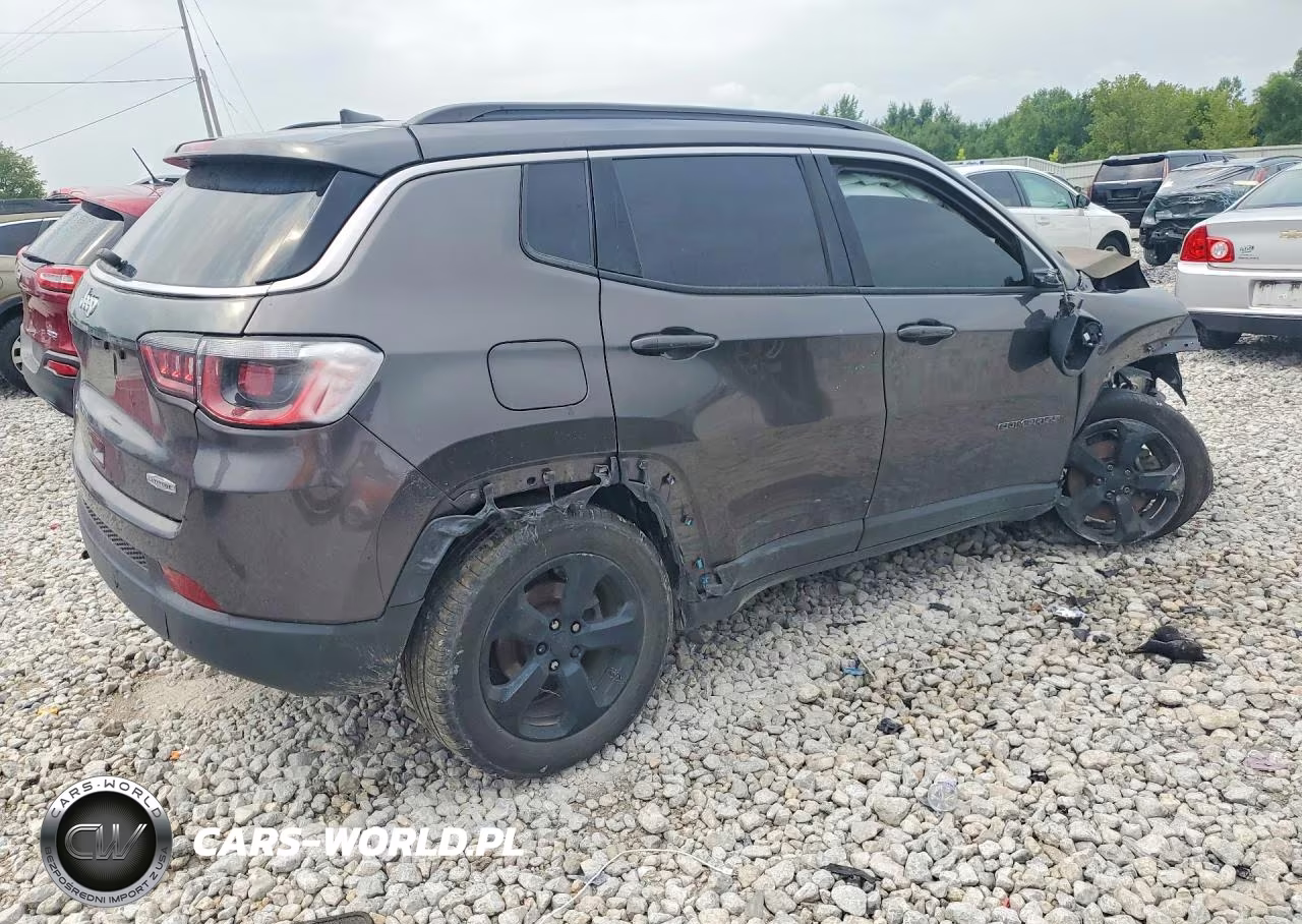 2018 Jeep Compass Latitude VIN:3C4NJDBB9JT168314 - 3