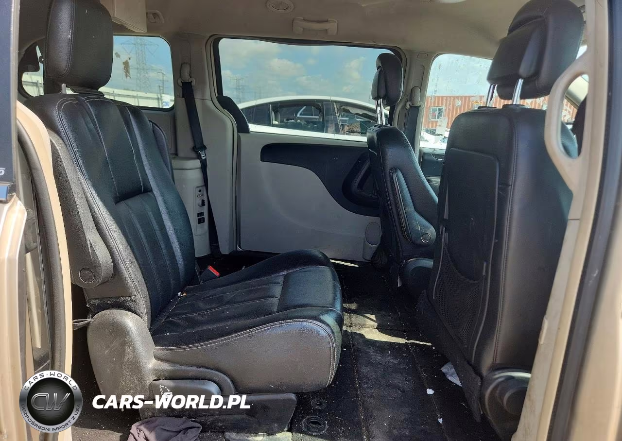 2014 Chrysler Town & Country Touring VIN:2C4RC1BG8ER348155 - 10