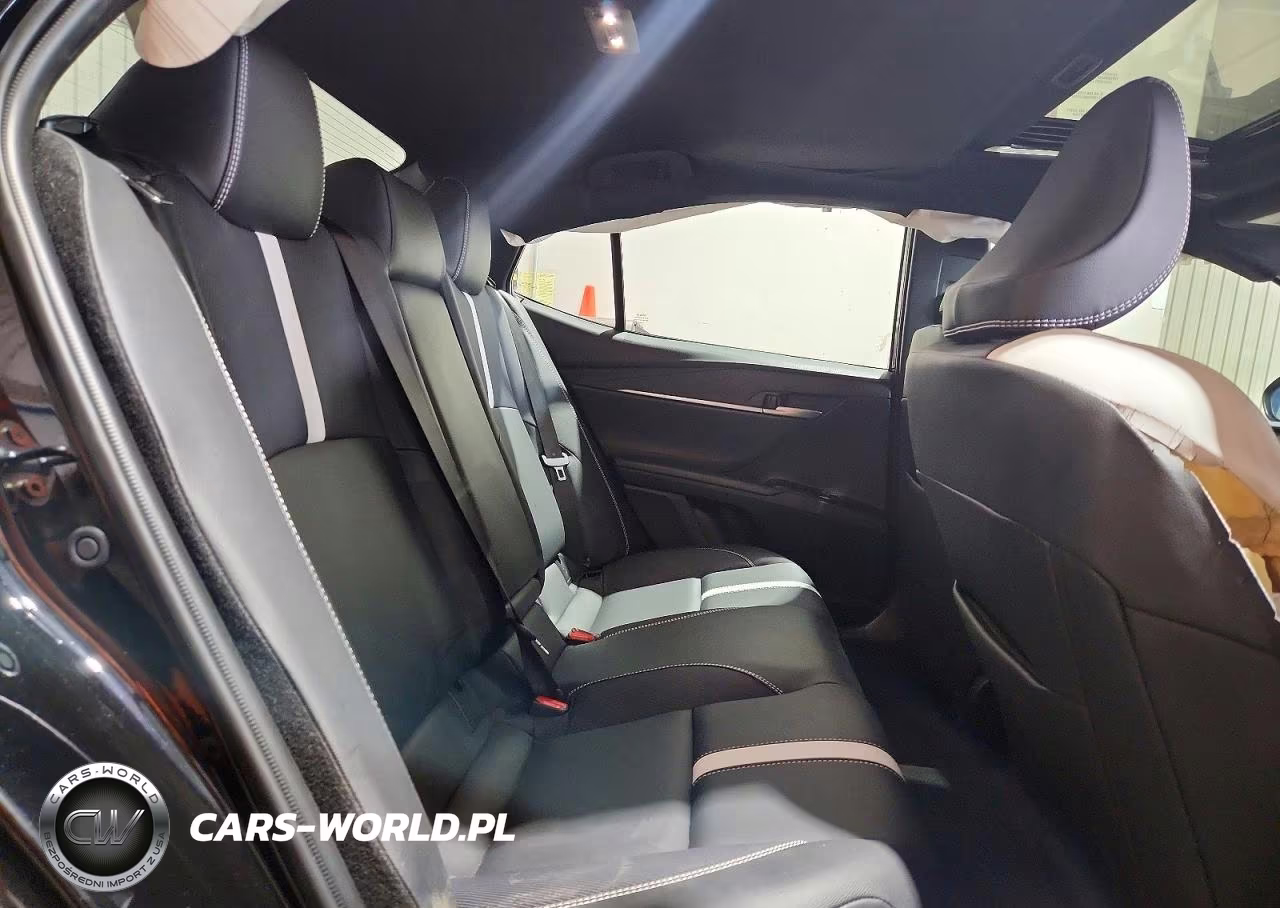 2026 Toyota Camry Se VIN:4T1DBADKXTU041693 - 10