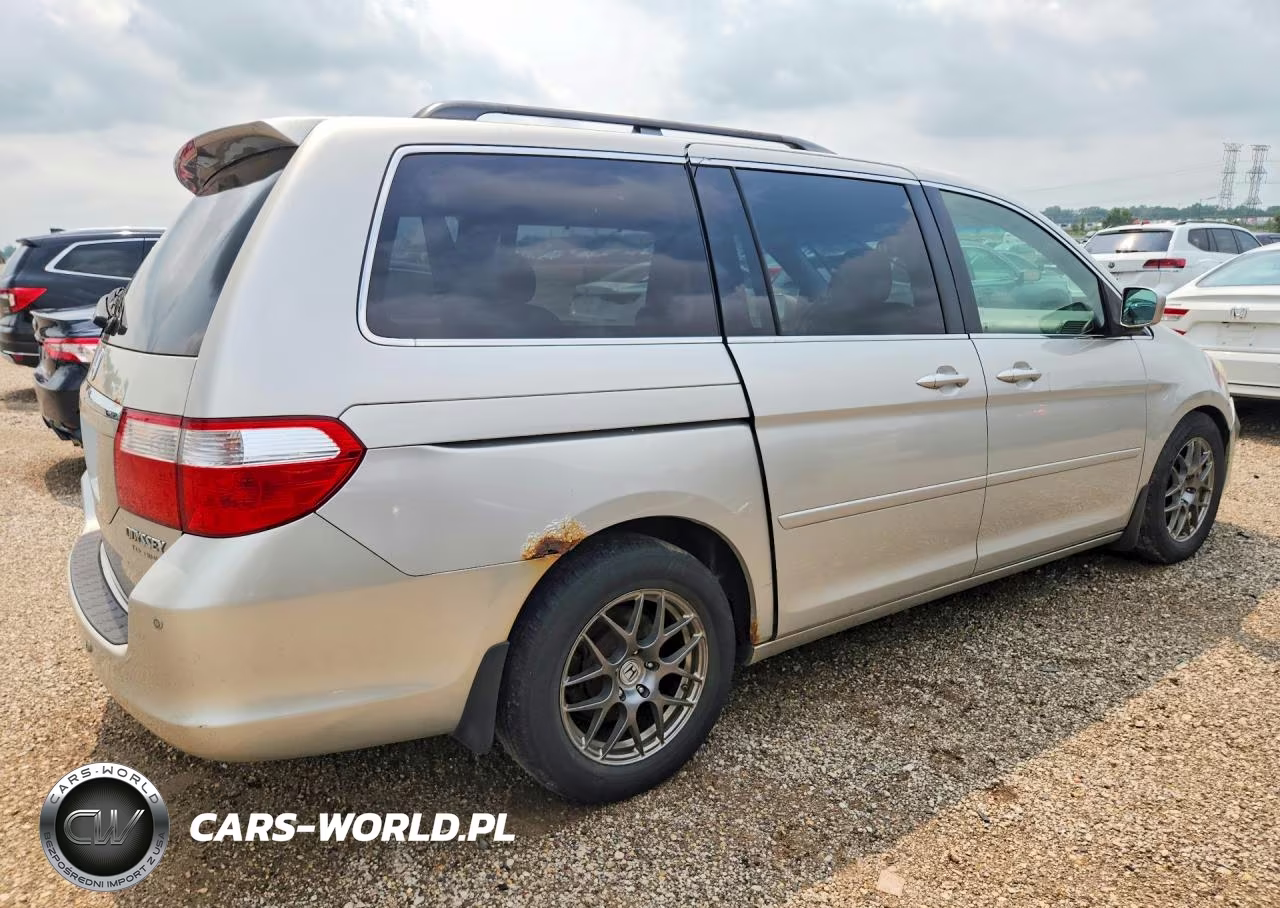 2005 Honda Odyssey Touring VIN:5FNRL38885B107221 - 3