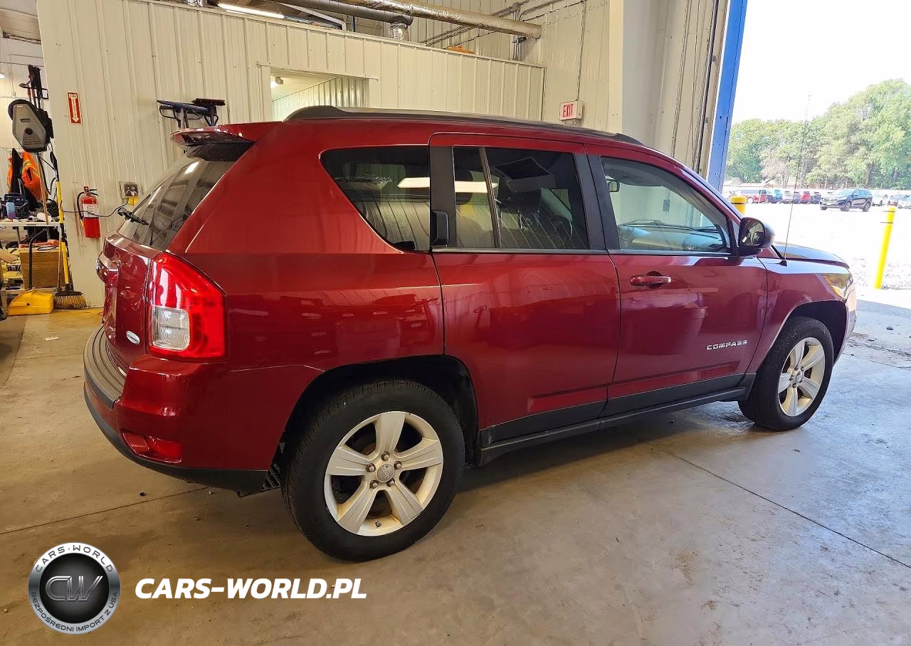 2012 Jeep Compass Latitude VIN:1C4NJDEB3CD572911 - 3