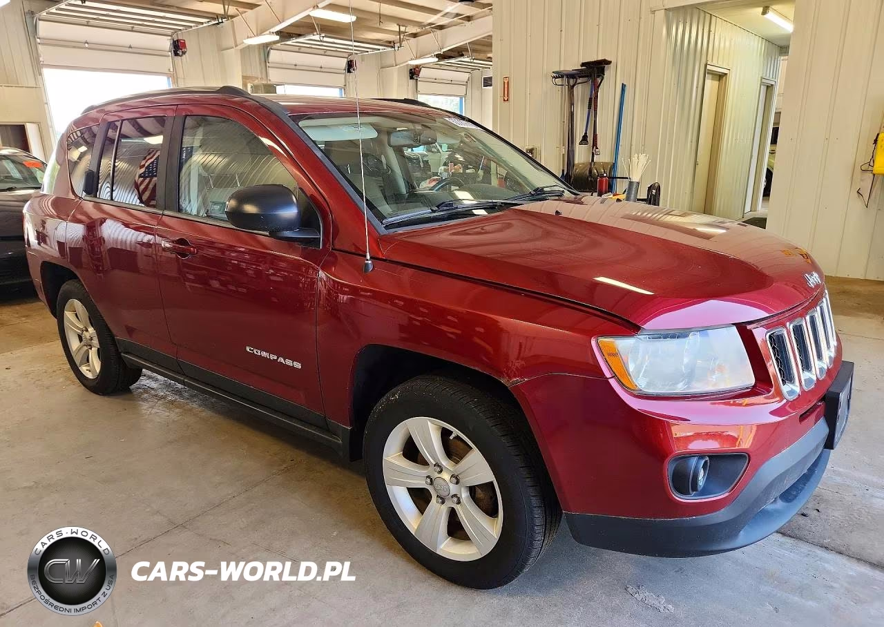 2012 Jeep Compass Latitude VIN:1C4NJDEB3CD572911 - 4