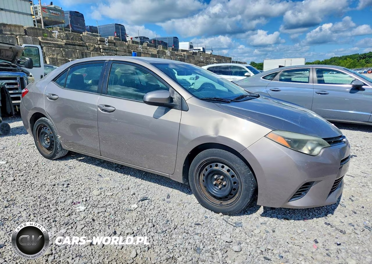 2015 Toyota Corolla Le VIN:2T1BURHE9FC260414 - 4