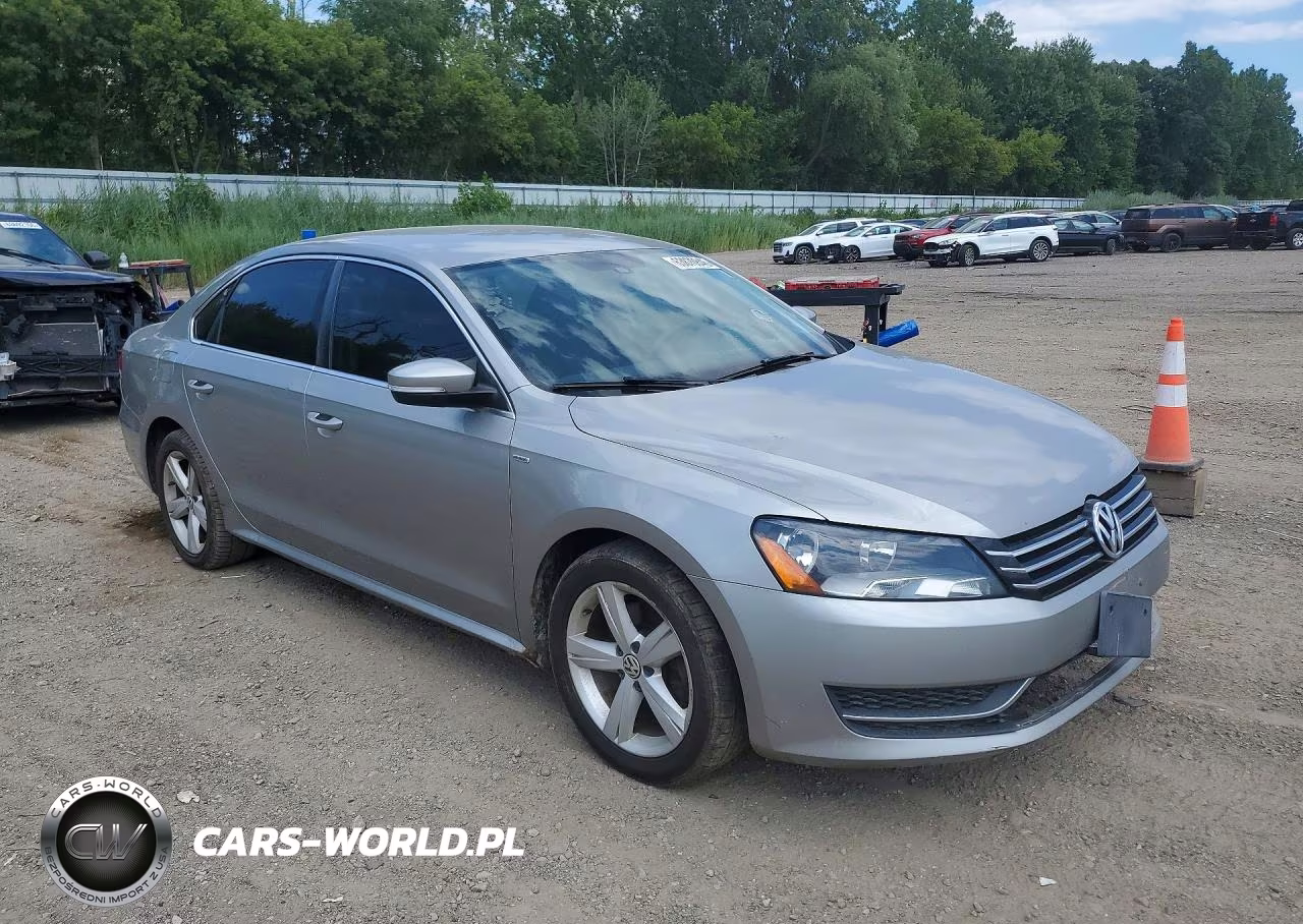 2014 Volkswagen Passat S VIN:1VWAT7A3XEC032857 - 4