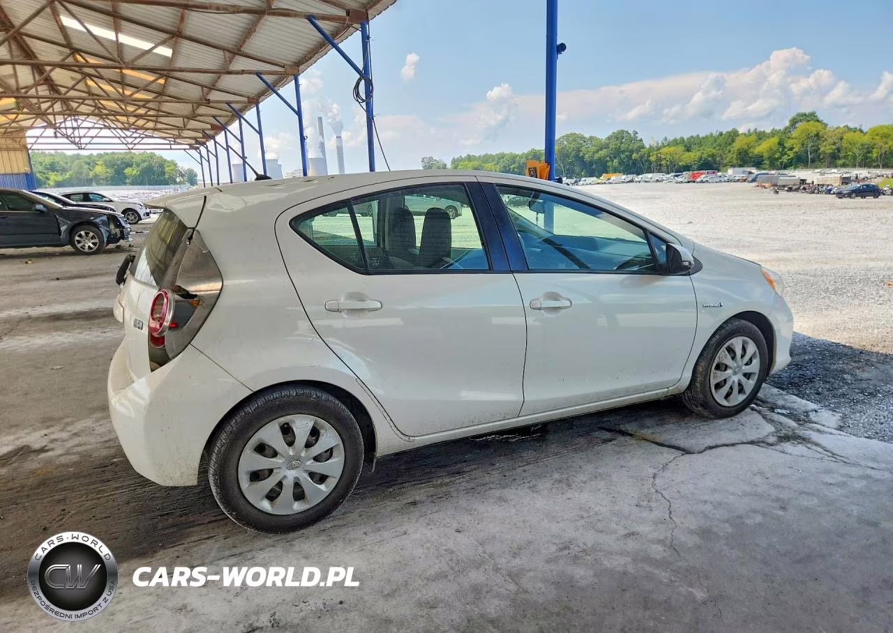 2012 Toyota Prius C One VIN:JTDKDTB37C1522287 - 3