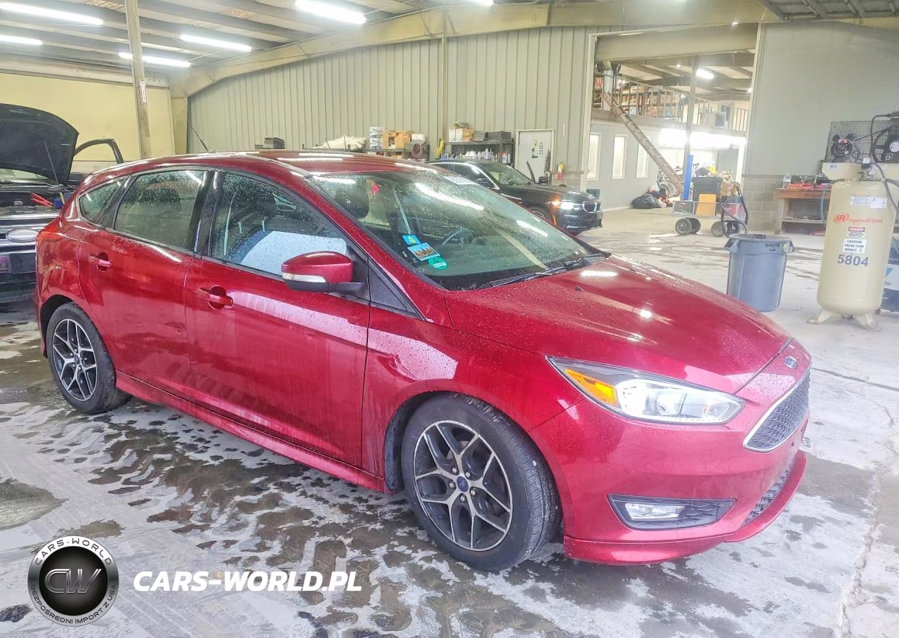 2015 Ford Focus Se VIN:1FADP3K26FL251437 - 4