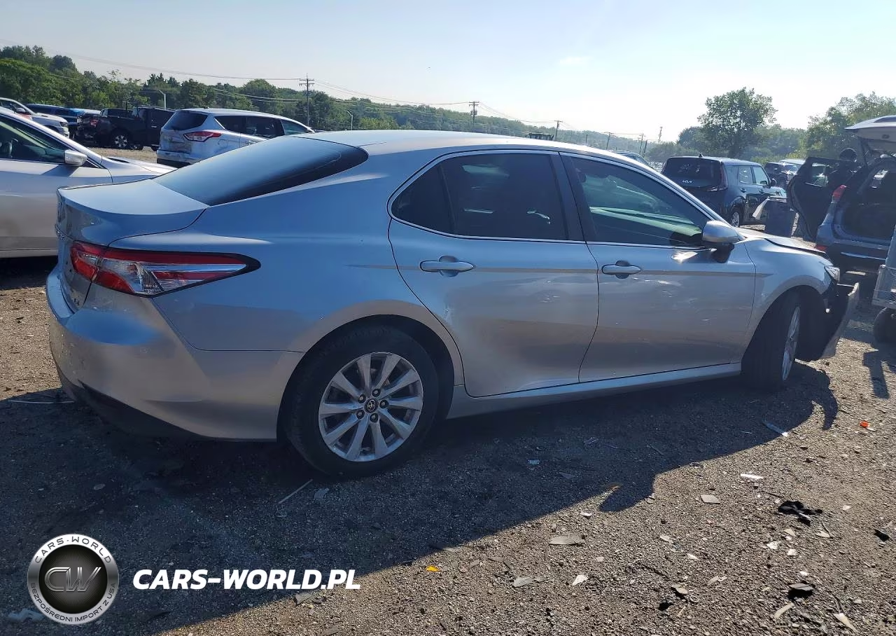 2018 Toyota Camry VIN:4T1B11HK7JU609075 - 3