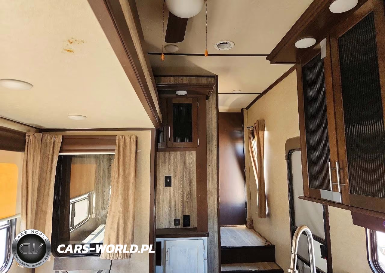 2018 Forest River Arctic Wolf Camper VIN:5ZT3CKXB7J2700593 - 5
