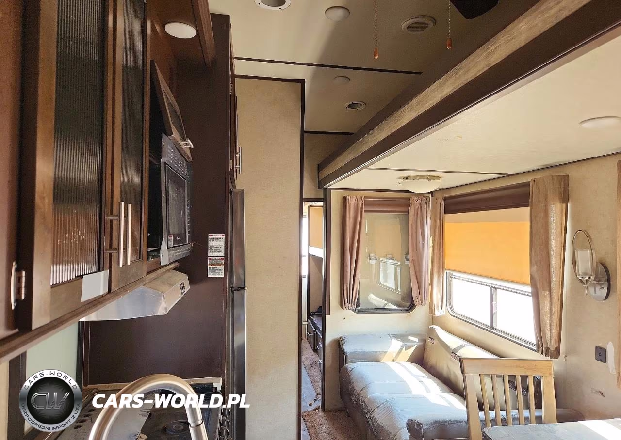 2018 Forest River Arctic Wolf Camper VIN:5ZT3CKXB7J2700593 - 6