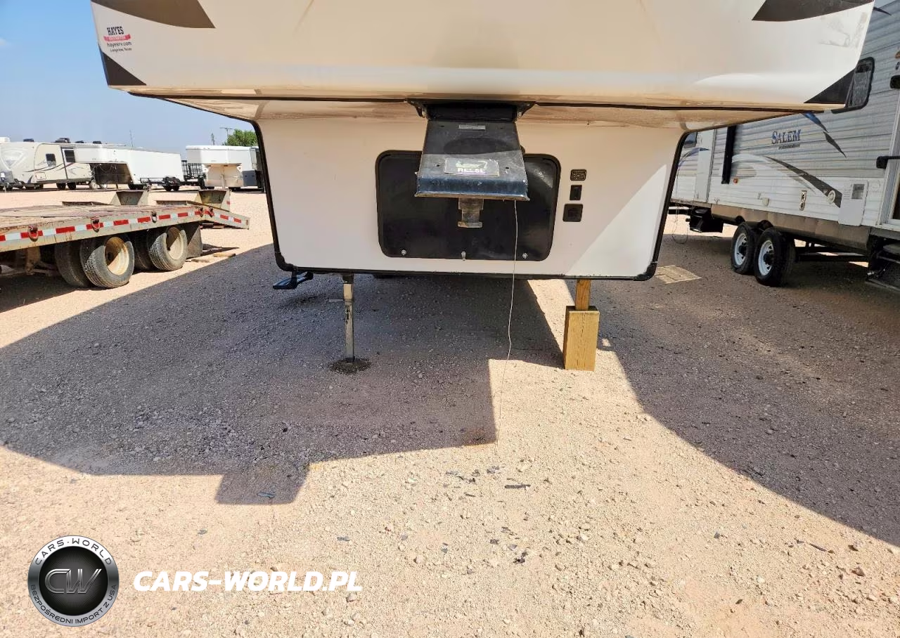 2018 Forest River Arctic Wolf Camper VIN:5ZT3CKXB7J2700593 - 8