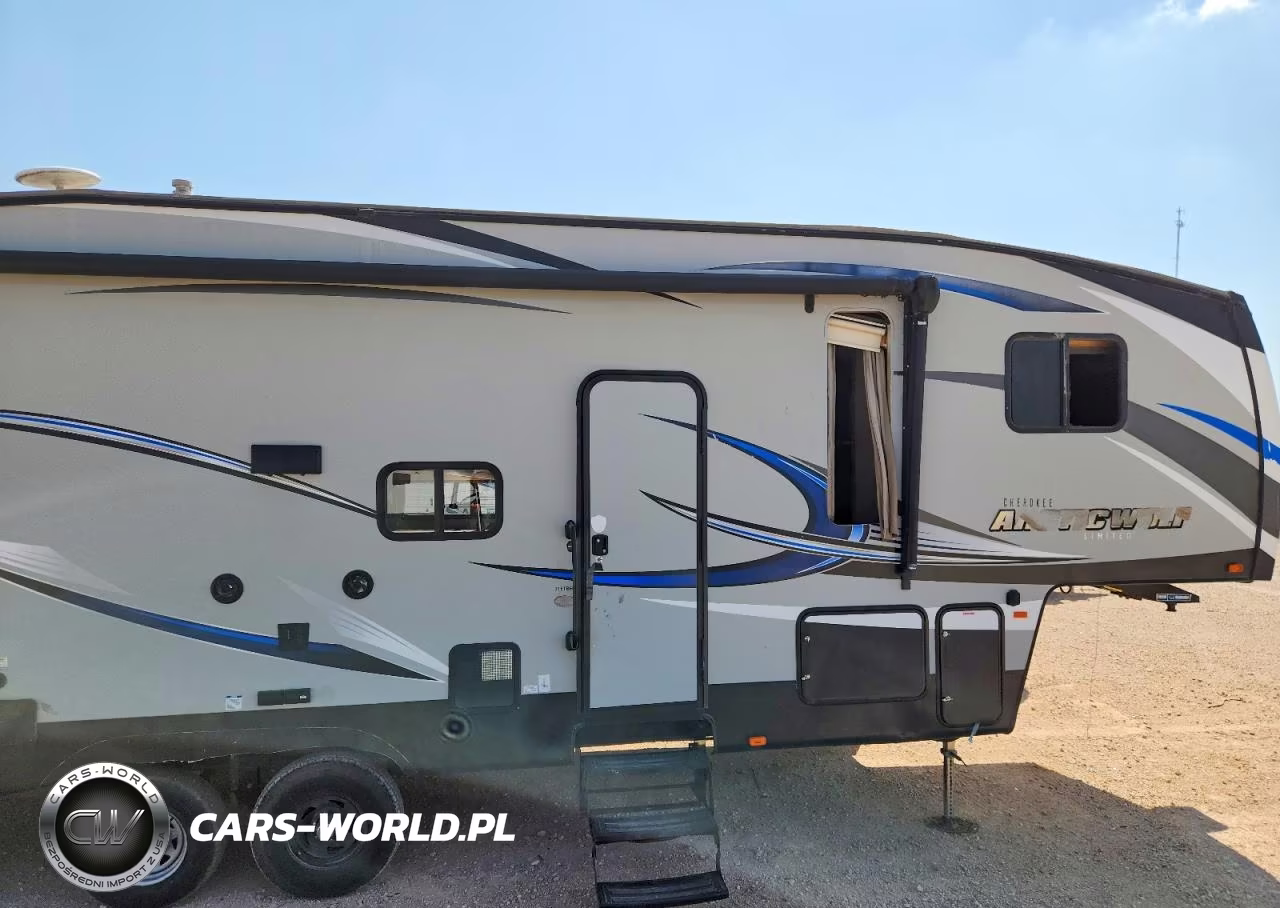 2018 Forest River Arctic Wolf Camper VIN:5ZT3CKXB7J2700593 - 9