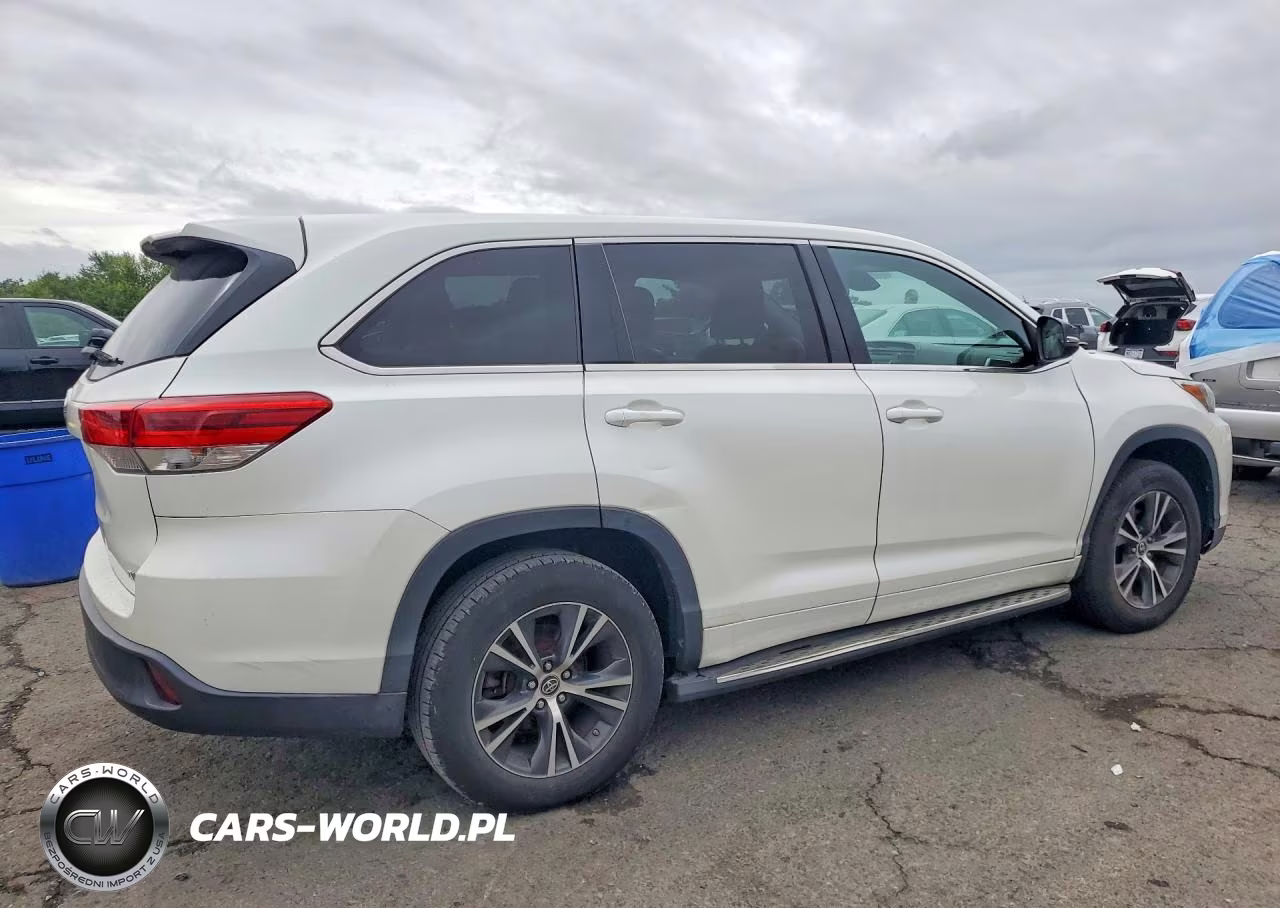 2017 Toyota Highlander Le VIN:5TDZARFH1HS029795 - 3