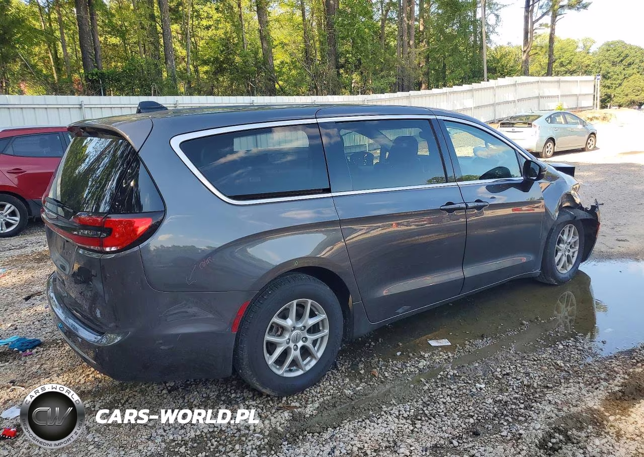 2023 Chrysler Pacifica Touring L VIN:2C4RC1BG7PR514622 - 3