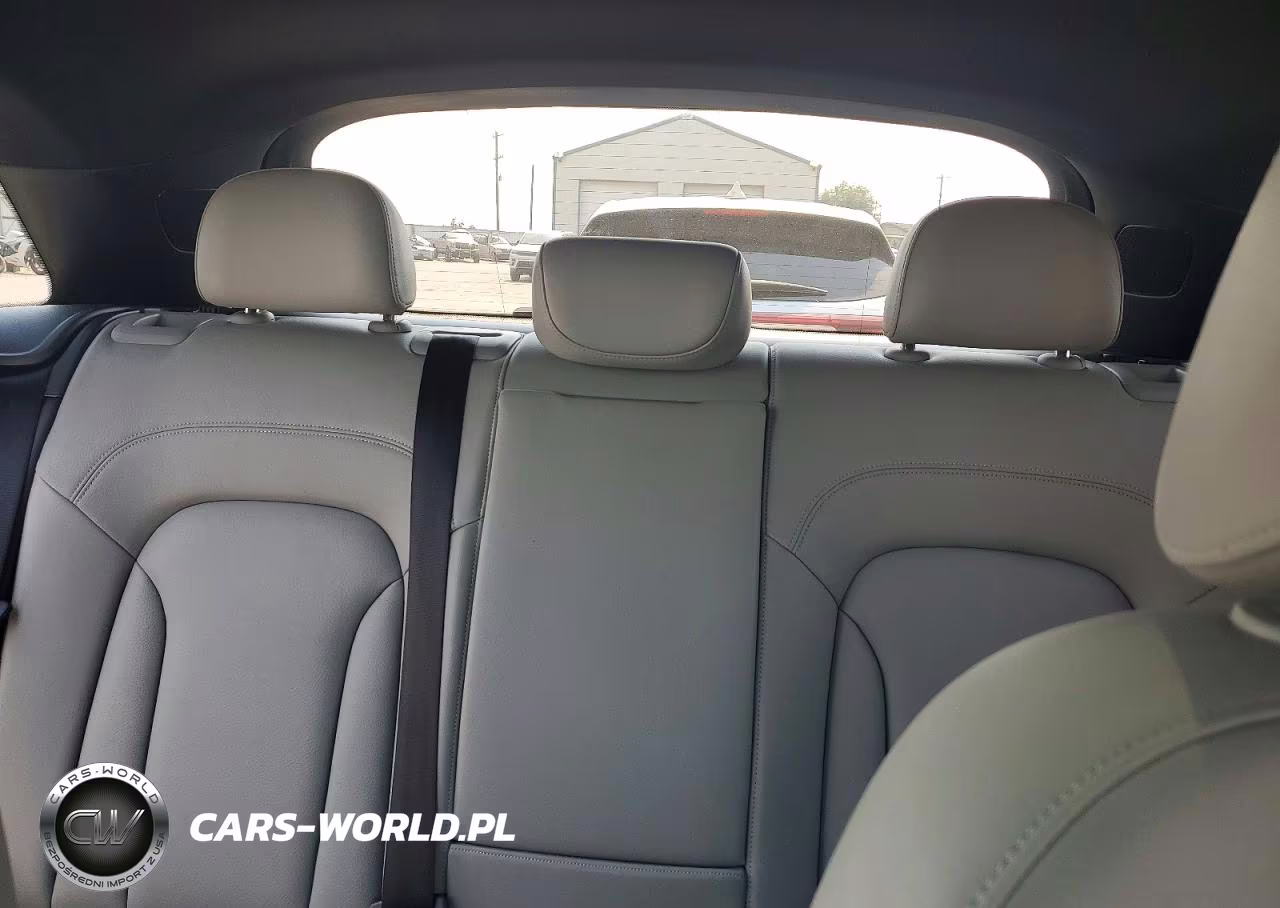 2018 Audi Q3 Premium Plus VIN:WA1JCCFSXJR030670 - 10